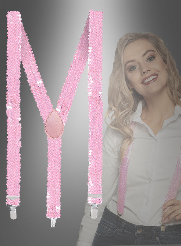 Links sind rosa Pailletten-Hosenträger zu sehen; rechts präsentiert eine lächelnde Frau dasselbe funkelnde Accessoire über einem weißen Hemd vor einem grauen Hintergrund mit Farbverlauf.