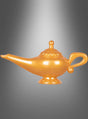 Die Wunderlampe aus „1001 Nacht“, gestaltet mit langem Ausguss und geschwungenem Griff im orientalischen Stil, ist ein elegantes Kostüm-Accessoire vor einem grauen Hintergrund mit Farbverlauf.