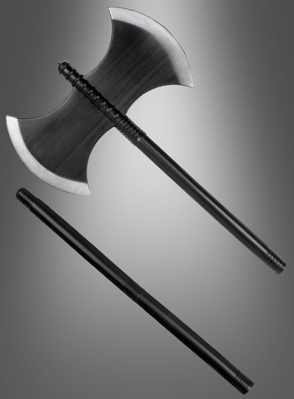 Eine schwarze Doppelaxt mit silbernen Kanten und abnehmbarem Stiel, die auf einem grau verlaufenden Hintergrund in zwei Teile zerlegt abgebildet ist. Diese beeindruckende Doppelaxt „Henkerwaffe“ (106 cm) ist das perfekte Accessoire für Kinderkostüme und rundet jedes Mittelalterkostüm mit einer authentischen Note ab.