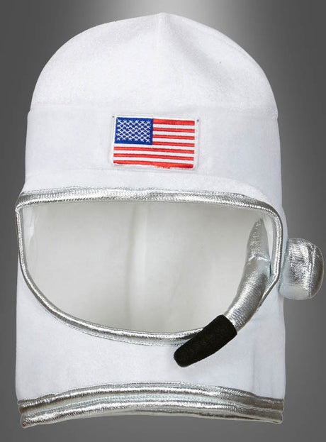 Raumfahrer-Helm-Mütze in Weiß mit silbernem Rand, integriertem Mikrofon und einer aufgestickten amerikanischen Flagge auf der Stirn, präsentiert vor einem grau verlaufenden Hintergrund. Diese Stoffmütze bietet hohen Tragekomfort und authentische Details für einen realistischen Astronauten-Look.