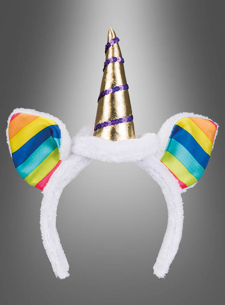 Der Einhorn-Haarreif mit Regenbogen-Ohren, weißem Fellbesatz, regenbogenfarbenen Ohren und einem glänzenden goldenen Einhornhorn mit violetten Akzenten ist das perfekte Accessoire, um dein Einhorn-Kostüm zu vervollständigen. Abgebildet vor einem grauen Hintergrund mit Farbverlauf.