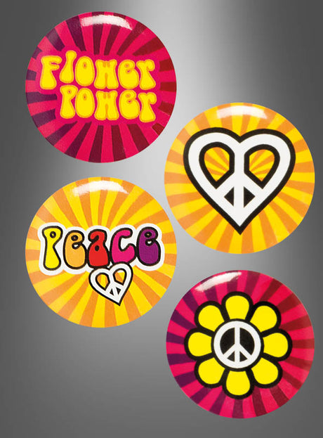 Verleihen Sie Ihrer Sammlung mit dem „Hippie Buttons zum Anstecken 4er-Set“ einen Hauch von lebhaftem Retro-Flair. Dieses Set enthält vier runde Ansteckknöpfe mit farbenfrohen Motiven: „Flower Power“, ein Friedensherz, „Peace“ mit einem kleinen Peace-Zeichen und eine Blume mit einem Peace-Zeichen in der Mitte auf fröhlichem gelbem oder magentafarbenem Hintergrund. Perfekt als Accessoire für Ihre Outfits oder als lustige Dekoration für jede 60er-Jahre-Mottoparty!.