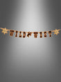 Die Girlande „Wild West“ (110 cm) zeigt Sheriff-Abzeichen und die Buchstaben „WILD WEST“ sowie eine Cowboy-Silhouette in der Mitte vor einem grauen Hintergrund – damit ist sie die perfekte Wild-West-Dekoration und eine auffällige Western-Girlande für Ihre Cowboy-Party.