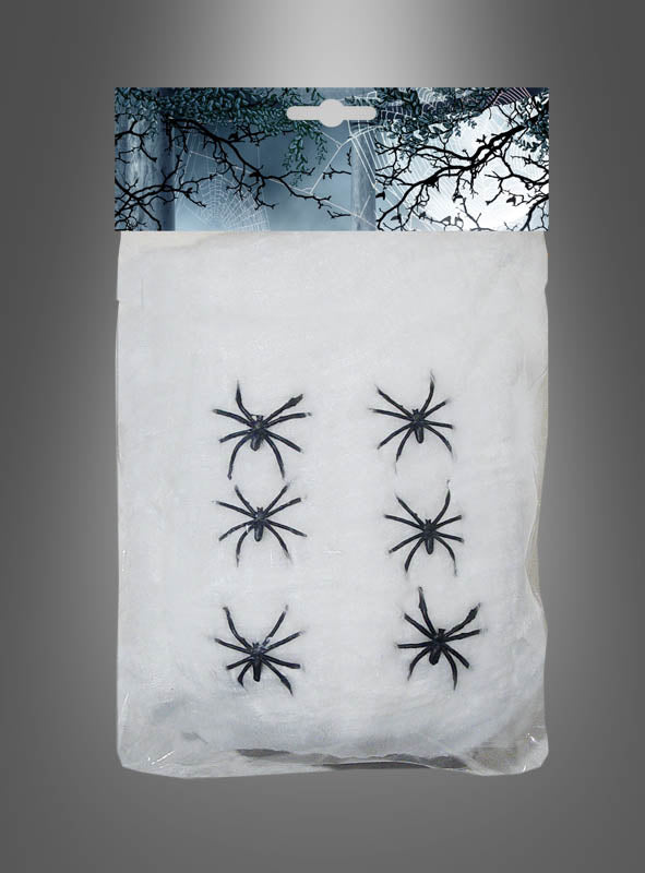 Eine Packung „Spinnennetz-Deko 100 g mit Spinnen“ enthält sechs schwarze Plastikspinnen, die auf weißen Kunstspinnennetzen angeordnet sind – perfekt für eine gruselige Halloween-Dekoration. Das gesamte Set wird in einer durchsichtigen Plastikverpackung geliefert, sodass Sie Ihrer Halloween-Spinnennetz-Dekoration ganz einfach eine schaurige Note verleihen können.