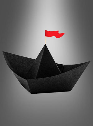 Ein Set „Piratenschiff-Deko aus Karton“ (6er-Pack) mit schwarzen Papierbooten und roten Flaggen an Holzstäbchen wird vor einem grauen Hintergrund mit Farbverlauf präsentiert und eignet sich somit perfekt als Piratenparty-Dekoration für jeden Piraten-Kindergeburtstag oder jede Themenveranstaltung.