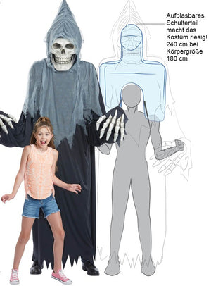 Ein Mädchen blickt überrascht neben einer großen Person, die das „Gigantischer Tod Kostüm oder Deko 240 cm Skelett“ trägt, bestehend aus einer Skelettmaske und einer langen, zerfetzten Robe. Ein deutscher Text beschreibt den aufblasbaren Schulterbereich des Kostüms.
