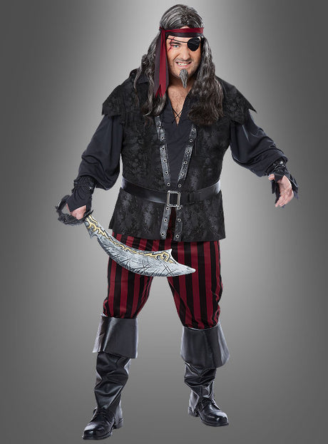 Eine als Pirat verkleidete Person mit Augenklappe, langen Haaren, Stirnband, schwarzem Hemd, gestreifter Hose, Stiefeln und einem Krummsäbel – dieses klassische XXL-Kapitän-Klaas-Piraten-Outfit ist perfekt für dein nächstes Piratenparty-Kostüm.