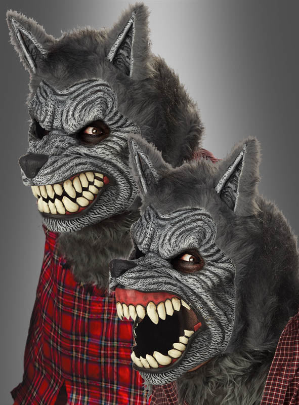 Zwei Personen, die eine „Werwolf Ani-Motion Maske grau“ tragen und karierte Hemden anhaben, vor einem neutralen Hintergrund mit Farbverlauf. Diese Ani-Motion-Masken sind perfekt für Halloween geeignet und erwecken jeden Werwolf durch dynamische Gesichtsbewegungen zum Leben.