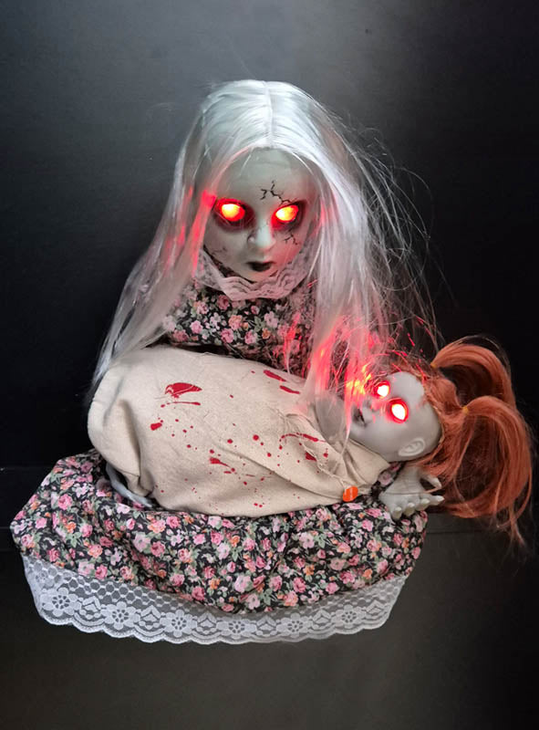 Zombie Mädchen mit weinender Puppe animiert
