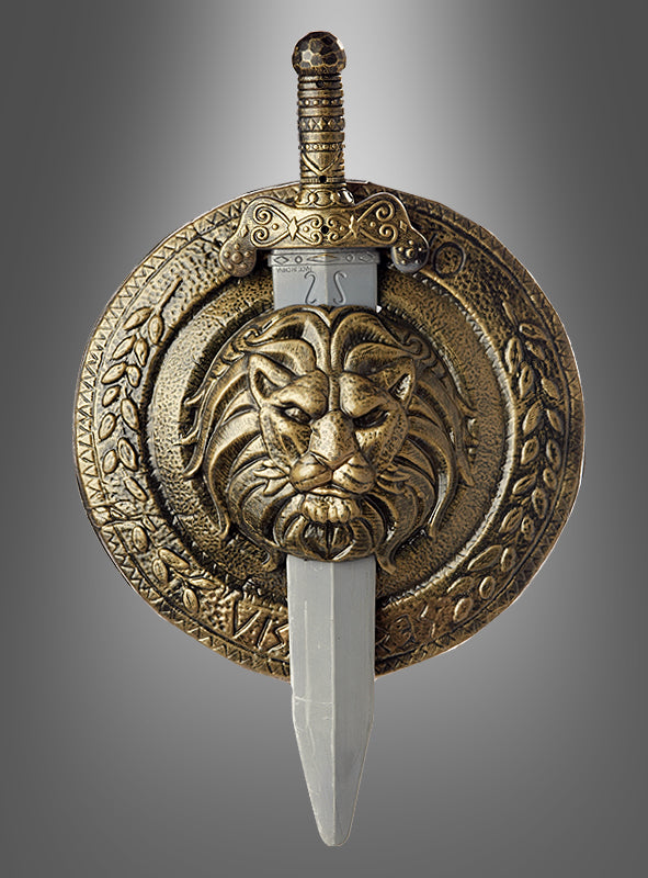 Ein „Gladiator Schild und Schwert groß 44–60 cm“ wird als goldener Schild dargestellt, in dessen Mitte ein Löwengesicht zu sehen ist, das von oben von einem kurzen mittelalterlichen Schwert durchbohrt wird; das Ganze ist vor einem grauen Hintergrund mit Farbverlauf abgebildet.