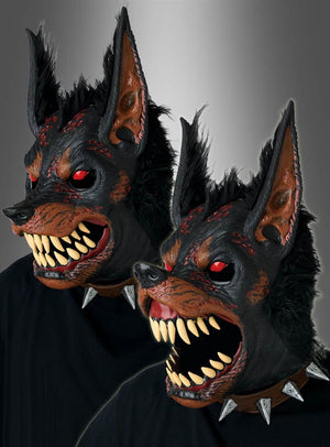 Zwei Personen, die schwarze und braune „Höllenhund Ani-Motion“-Masken tragen – knurrende Werwolfmasken mit roten Augen, scharfen Reißzähnen und Stachelhalsbändern –, stehen vor einem grauen Hintergrund mit Farbverlauf.