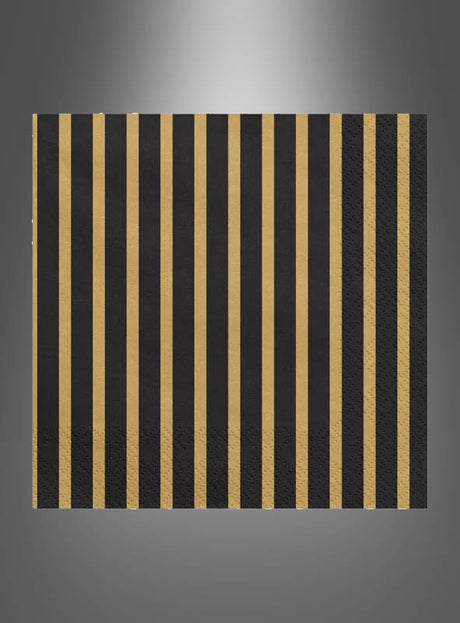 Eine quadratische Serviette mit abwechselnden vertikalen schwarzen und goldenen Streifen vor einem grauen Hintergrund mit Farbverlauf – diese „Servietten schwarz-gold gestreift, 20 Stück“ sind perfekt, um Ihrer Partytischdekoration einen Hauch von Eleganz zu verleihen.