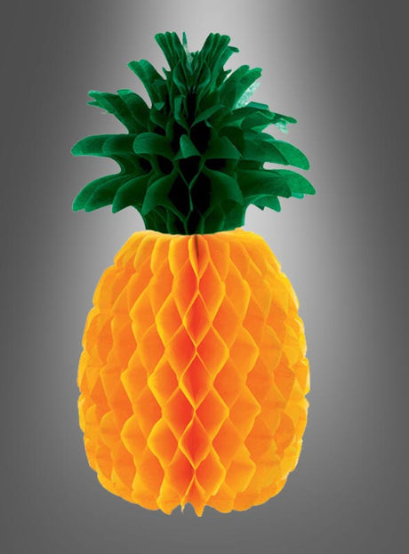 Eine 29 cm große „Ananas-Tischdeko aus Papier“ mit einem gelben Wabenkörper und einem grünen, blättrigen Oberteil vor einem grau verlaufenden Hintergrund – perfekt als farbenfrohe Sommerdeko für tropische Feste.