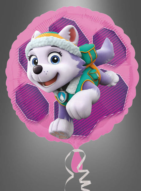 Der „Paw Patrol Skye & Everest“-Folienballon (43 cm) zeigt einen entzückenden Husky-Welpen aus der Zeichentrickserie in Winterkleidung, der spielerisch vor einem violetten Hintergrund mit Pfotenabdrücken dargestellt und mit einer weißen Schleife verziert ist – perfekt als Partyballon für Mädchen oder um jeder Feier mit Skye & Everest-Ballons eine fröhliche Note zu verleihen.