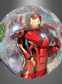 Eine dynamische Darstellung von Iron Man in seiner auffälligen roten Rüstung mit ausgestrecktem Arm, dem Avengers-Logo auf der rechten Seite und dezenten Comicszenen im Hintergrund – eine ideale Inspiration für den „Orbz Marvel Avengers Folienballon 40 cm“, einen Folienballon, der jeder Feier Superhelden-Flair verleiht.