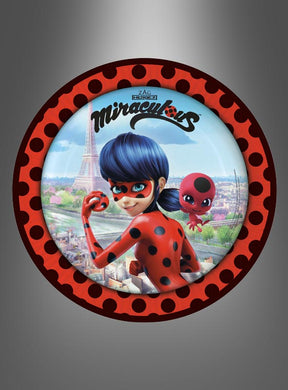 Dekoriere deinen Partytisch mit diesen 8 runden „Ladybug“-Papptellern (22,8 cm), auf denen Ladybug und Tikki aus „Miraculous Ladybug“ vor dem Eiffelturm abgebildet sind – ergänzt durch einen rot-schwarzen Polka-Dot-Rand: ein unverzichtbares Deko-Element für alle „Miraculous“-Fans.