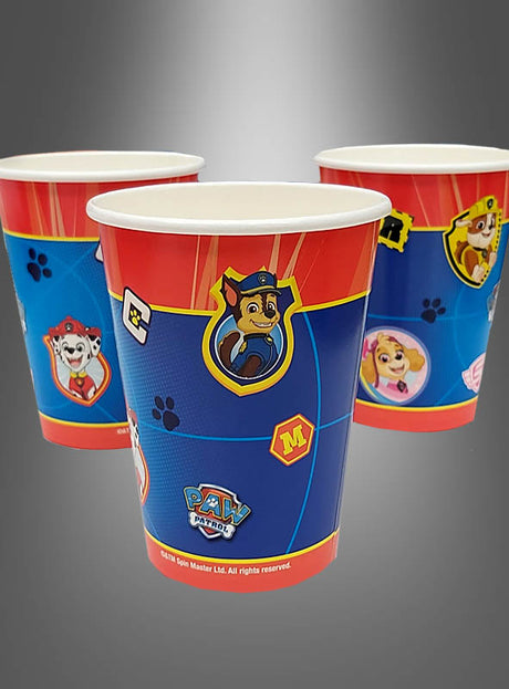 Acht „Paw Patrol“-Pappbecher in Blau und Rot mit den beliebten Figuren und dem unverkennbaren „Paw Patrol“-Logo – perfekt für jede Mottoparty oder jeden Kindergeburtstag.