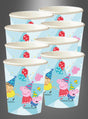 Acht Peppa Wutz-Pappbecher (8 x Peppa Wutz-Pappbecher, 250 ml) mit Motiven von Comic-Schweinen mit Partyhüten, Luftballons und Sternen auf blau-weißem Hintergrund – das perfekte Einweggeschirr für Kindergeburtstage oder jede fröhliche Peppa Wutz-Feier.
