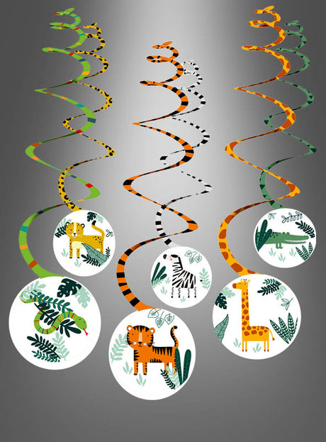 Sechs hängende Swirl-Dekorationen zeigen illustrierte Dschungeltiere – darunter Geparden, Zebras, Krokodile, Tiger und Giraffen –, die jeweils vor einem grünen Hintergrund auf einem grauen Farbverlauf dargestellt sind. Perfekt als 6 x Partydeko Swirls Safari-Tiere für jede Kindergeburtstagsfeier im Dschungel-Stil oder als Dekoration für eine Safari-Party.