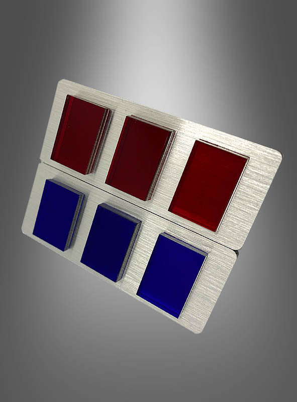 Eine rechteckige Metallplatte mit der Aufschrift „Captain Rangabzeichen vom Imperium“, auf der oben drei rote Quadrate und unten drei blaue Quadrate zu sehen sind, die an das Abzeichen eines Captains der 501. Legion erinnern, vor einem grauen Hintergrund mit Farbverlauf.