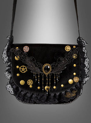 Die Steampunk-Handtasche „Zahnrad & Spitze“ ist eine schwarze Umhängetasche im Steampunk-Stil, die elegant mit Messingzahnrädern, schwarzer Spitzenborte, goldenen Nieten und einem zentralen schwarzen ovalen Schmuckstein verziert ist, der mit hängenden Perlenakzenten geschmückt ist.