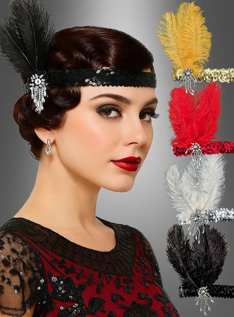 Eine Frau mit einer Retro-Frisur trägt das schwarze 20er-Jahre-Pailletten-Haarband mit Federn. Rechts sind vier weitere Haarband mit Federn in Gold, Rot, Weiß und Schwarz zu sehen – perfekt als Accessoires für ein Flapper-Kostüm oder Outfits im Stil der 1920er Jahre.