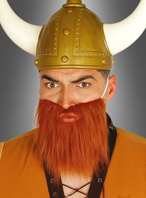 Ein Mann, der einen goldenen Wikingerhelm mit weißen Hörnern und einen künstlichen roten Bart aus der Kollektion „Zwergenbart in verschiedenen Farben“ trägt, blickt mit ernstem Gesichtsausdruck direkt in die Kamera – perfekt für jede Fantasy-Kostümparty.