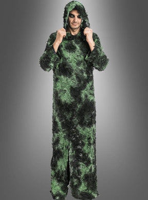 Eine Person, die die Robe „Wächter der verlorenen Seelen – Moos“ trägt – eine grün-schwarze Kapuzenrobe mit strukturiertem Muster, ideal als grün-schwarzes Halloween-Kostüm –, steht vor einem grauen Hintergrund mit Farbverlauf.