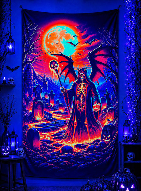 Ein farbenfrohes Wandbild mit dem Titel „Dämon in Hölle UV-Wandbild 100 x 185 cm, Halloween, waschbar“ zeigt einen Dämon in der Hölle, der durch einen leuchtenden UV-Effekt beleuchtet wird, wodurch die feurige Szene eindrucksvoll und ein echter Blickfang wird. Dieses große Wandbild eignet sich perfekt als waschbare Halloween-Dekoration und verwandelt jeden Raum in einen gruseligen Festort.