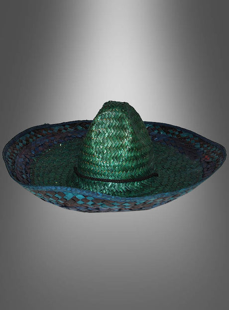 Ein „Mexikaner Hut Sombrero Unisex“ in Grün, gefertigt aus geflochtenem Stroh mit breiter Krempe und hochgezogener, spitzer Krone, präsentiert vor einem grau verlaufenden Hintergrund – ideal, um jedem Amigo-Kostüm einen authentischen Touch zu verleihen.