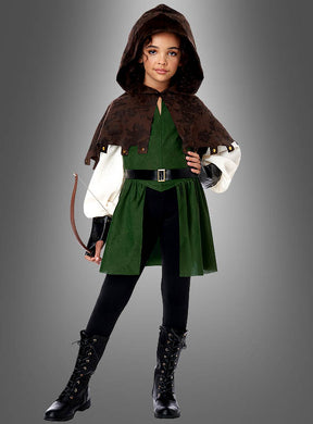 Ein Kind, das das „Robin Hood“-Kleid für Mädchen in Grün und Braun mit Kapuze und schwarzen Stiefeln trägt und einen kleinen Bogen in der Hand hält, steht vor einem grauen Hintergrund.