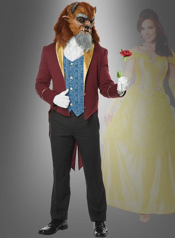 Eine Person in einem Biest-Märchenkostüm für Herren mit Maske hält eine rote Rose in der Hand, während im Hintergrund die schemenhafte Silhouette einer Frau in einem gelben Belle-Kleid zu sehen ist – ein Bild, das den zauberhaften Charme klassischer Märchenkostüme einfängt.
