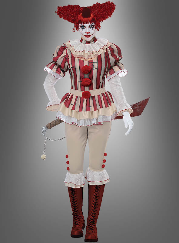 Im „Böser Clown“-Damenkostüm, bestehend aus einem rot-beige gestreiften Clownanzug mit roten Stiefeln, Rüschenkragen und roter Perücke, dazu dramatisches Make-up und ein großes Spielzeugmesser mit einer Kette und einer Kugel – perfekt für alle, die an diesem Halloween einen wirklich gruseligen Eindruck hinterlassen möchten.