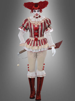 Im „Böser Clown“-Damenkostüm, bestehend aus einem rot-beige gestreiften Clownanzug mit roten Stiefeln, Rüschenkragen und roter Perücke, dazu dramatisches Make-up und ein großes Spielzeugmesser mit einer Kette und einer Kugel – perfekt für alle, die an diesem Halloween einen wirklich gruseligen Eindruck hinterlassen möchten.