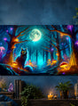 Über einem Regal, das mit Büchern, Pflanzen, Kerzen und Kristallen geschmückt ist, hängt ein digitales Gemälde, das eine Katze mit leuchtenden Augen in einem mystischen Wald mit bunten Pilzen und einem Vollmond zeigt. Das Produkt „Fantasy-Wald mit Katze 150 x 240 cm, waschbarer Fotohintergrund“ ist ein magisches Wandbild, das im Schwarzlicht leuchtet und Ihr Zuhause in einen einzigartigen Fantasy-Wald-Fotohintergrund verwandelt.
