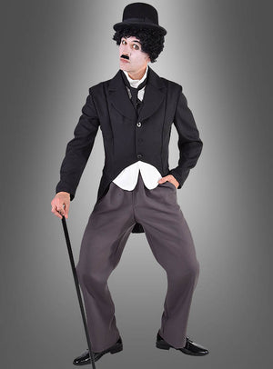 Dieses „Charlie Komiker“-Kostüm im Frack-Stil – komplett mit klassischem schwarzem Anzug, Melone, falschem Schnurrbart und Spazierstock – ist perfekt für Männer, die beim Karneval in die Rolle einer klassischen Komikerfigur aus vergangenen Zeiten schlüpfen möchten.