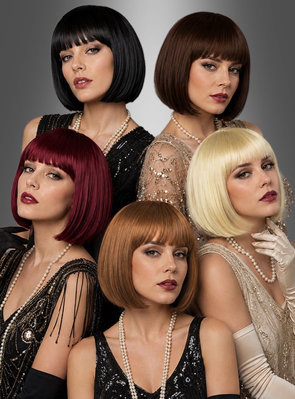Fünf Frauen in Vintage-Flapper-Outfits und mit der „20er-Jahre-Charleston-Frisur“-Bob-Damenperücke in Schwarz, Braun, Rot, Orange und Blond posieren vor einem Hintergrund mit Farbverlauf. Ihre stilvollen Bob-Perücken runden den Gatsby-Kostüm-Look mit authentischem Flair der 1920er Jahre ab.