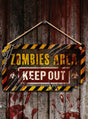 Klar! Hier ist der überarbeitete Satz unter Verwendung der angegebenen Produktdaten: Das „Halloween Schild Deluxe aus Holz 33 x 19 cm“ hängt an einer verwitterten Holzwand in realistischer Holzoptik und ist mit Biohazard-Symbolen, Kratzspuren und roten Handabdrücken verziert, die vor Gefahr warnen – eine auffällige Halloween-Dekoration für Ihre nächste gruselige Feier.