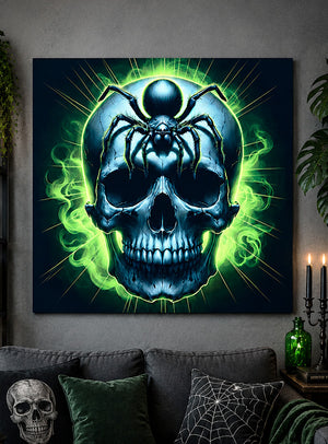 Ein UV-Totenkopf mit Spinne als Hintergrundbild (185 x 200 cm, waschbar) zeigt einen markanten Totenkopf mit einer großen Spinne auf der Stirn, umgeben von leuchtend grünem Nebel – damit ist es das perfekte Halloween-Wandbild für Ihr Wohnzimmer. Dieses beeindruckende Stück sorgt für eine unheimliche, jenseitige Atmosphäre, die sich ideal als Schwarzlicht-Dekoration eignet und perfekt zu Dekorationen mit Totenkopf- und Spinnennetz-Motiven über Ihrem Sofa passt.