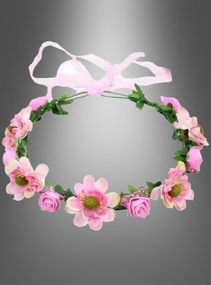 Der „Hippie“- oder „Elfen“-Blumenhaarkranz besteht aus künstlichen rosa Blüten und grünen Blättern sowie einem rosa Band und eignet sich daher perfekt für Elfen-Cosplay oder als i-Tüpfelchen für dein Hippie-Kostüm – hier vor einem grau verlaufenden Hintergrund abgebildet.