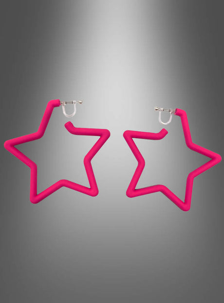Stern Clip Ohrringe Neon: Ein Paar auffällige, pinkfarbene, sternförmige Creolen mit bequemen Clipverschlüssen, präsentiert vor einem grauen Hintergrund mit Farbverlauf – diese auffälligen Retro-Ohrringe verleihen jedem Outfit einen verspielten Akzent.