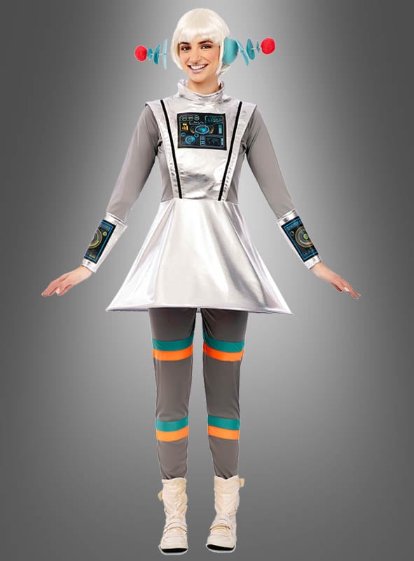 Eine Person, die ein „Cyber Space Astronautin“-Kostüm trägt – bestehend aus einem silbernen, futuristischen Roboter-Outfit mit Bedienfeld-Motiven, passenden Leggings und einer weißen Perücke –, steht vor einem schlichten grauen Hintergrund.