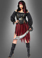Eine Frau im Piratenkostüm „Freibeuterin Elaine XXL“ in kräftigen Schwarz- und Rottönen steht vor einem schlichten grauen Hintergrund. Sie hält ein Krummschwert in der Hand, trägt schwarze Stiefel und ein rotes Stirnband – perfekt für jede Piraten-Mottoparty. Dieses auffällige Freibeuterin-Elaine-XXL-Kostüm sorgt dafür, dass jede Piratin XXL stilvoll auffällt.
