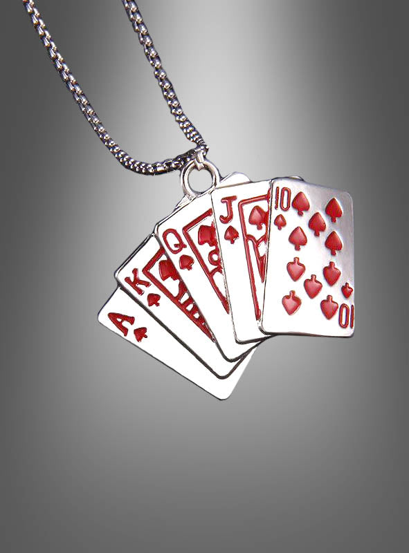 Eine auffällige Casino-Spielkarten-Halskette in Silber oder Gold besticht durch einen Anhänger in Form eines Royal Flushes in Herz – 10, Bube, Dame, König und Ass – vor einem grauen Hintergrund mit Farbverlauf. Diese einzigartige Halskette ist das ideale Kostüm-Accessoire oder Las-Vegas-Schmuckstück für alle, die den Nervenkitzel von Kartenspielen und auffälligen Statement-Schmuckstücken schätzen.