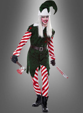 Eine Person in einem gruseligen Horror-Weihnachtself-Kostüm mit Perücke, bestehend aus einer grünen Mütze und rot-weiß gestreiften Hosen, die ein blutiges Messer und eine Axt in den Händen hält, während sie vor einem grauen Hintergrund steht – ein wahrhaft gruseliger Weihnachtswichtel-Look für alle, die den Feiertagen einen Hauch von Horror verleihen möchten.