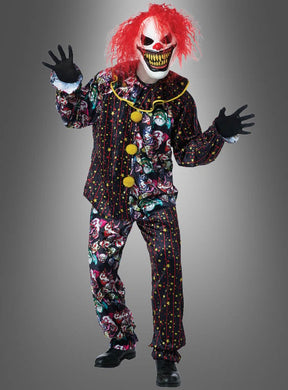 Eine Person im „Killer-Clown-Kostüm für Erwachsene“ – bestehend aus einer roten Perücke, einer gruseligen Clownmaske, schwarzen Handschuhen, einem gemusterten Anzug und schwarzen Schuhen – steht mit erhobenen Händen vor einem grauen Hintergrund – ein ideales Halloween-Kostüm für alle, die einen wirklich furchterregenden Auftritt hinlegen wollen.