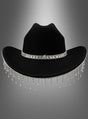Cowboyhut mit funkelndem Strass für Damen, verziert mit einem Strassband und silbernen Perlenfransen rund um die Krempe – perfekt als Festivalhut im angesagten Cowboyhut-Look, präsentiert vor einem Hintergrund mit Farbverlauf.