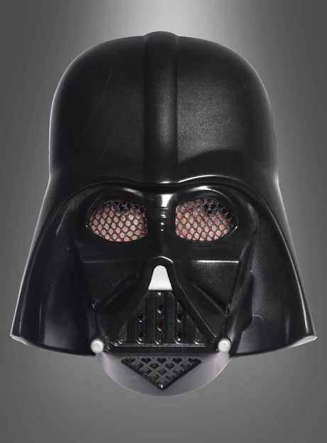 Die „Darth Vader Maske Ben Cooper für Erwachsene“ ist ein schwarzer Kunststoffhelm, der der Maske von Darth Vader aus „Star Wars“ nachempfunden ist. Er dient als beeindruckende Retro-Halbmaske und wird vor einem schlichten grauen Hintergrund präsentiert.