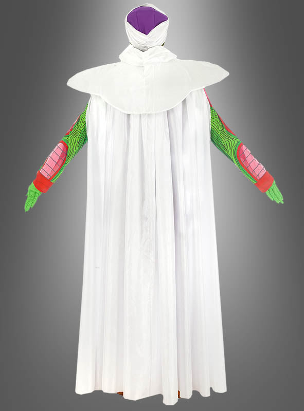 Das Dragon Ball-Kostüm „Piccolo“ – bestehend aus einem langen weißen Umhang mit hohem Kragen, grünen Ärmeln mit rosa und roten Akzenten sowie einer violetten Kopfbedeckung – fängt mit diesem auffälligen Outfit den ikonischen Look ein, der vom Dragon Ball Z-Lizenzkostüm inspiriert ist.