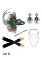 Das Charleston-Kostümzubehör-Set in Gold, auch bekannt als Set K, umfasst ein Stirnband mit Pfauenfedern als goldenen Haarschmuck, elegante Ohrringe, lange schwarze Handschuhe, eine Perlenkette und eine Zigarettenspitze – damit ist es das ideale Accessoire-Set im Stil der 20er Jahre, um Ihr vintage-inspiriertes Flapper-Kostüm für Damen zu vervollständigen.